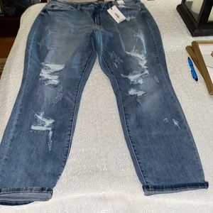 Judy blue boyfriend mid rise distressed front
